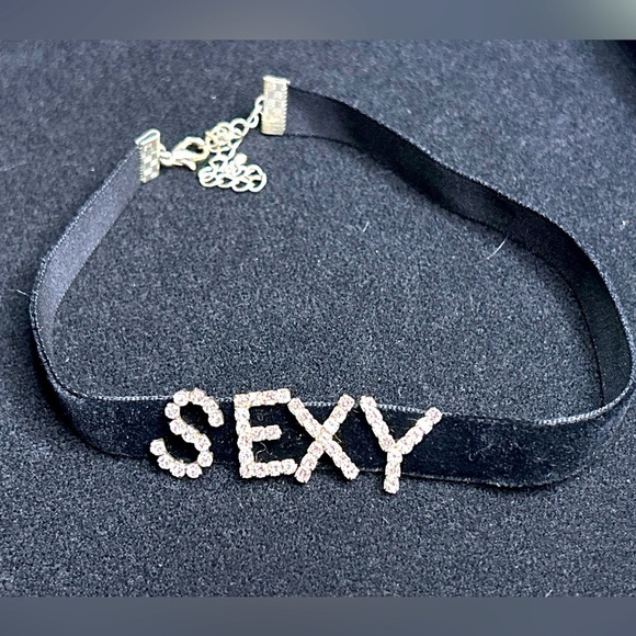 Rhinestone and Black Velvet Choker - Picture 1 of 3